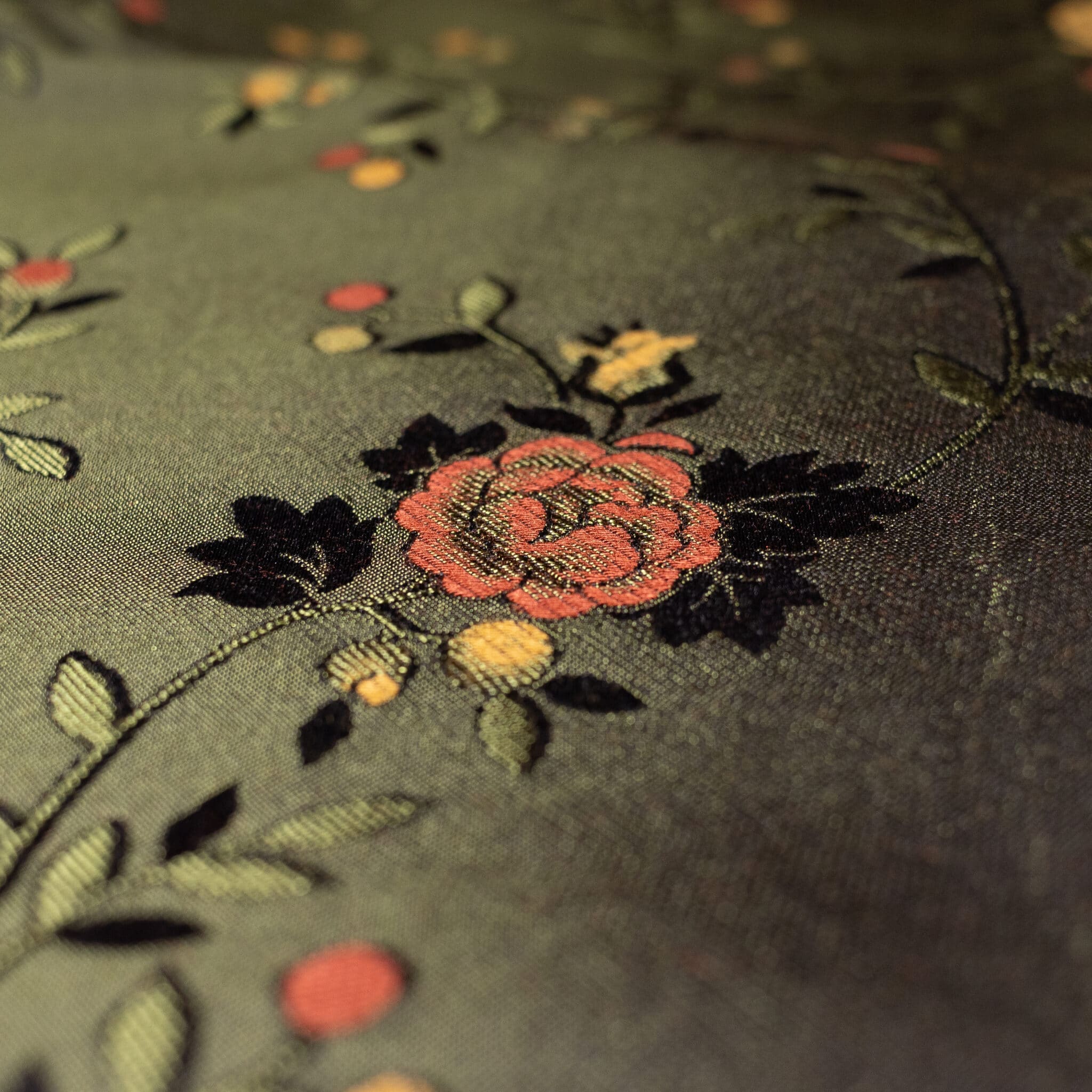 Tarot Cloth – Emerald Rose Garden (60×60)