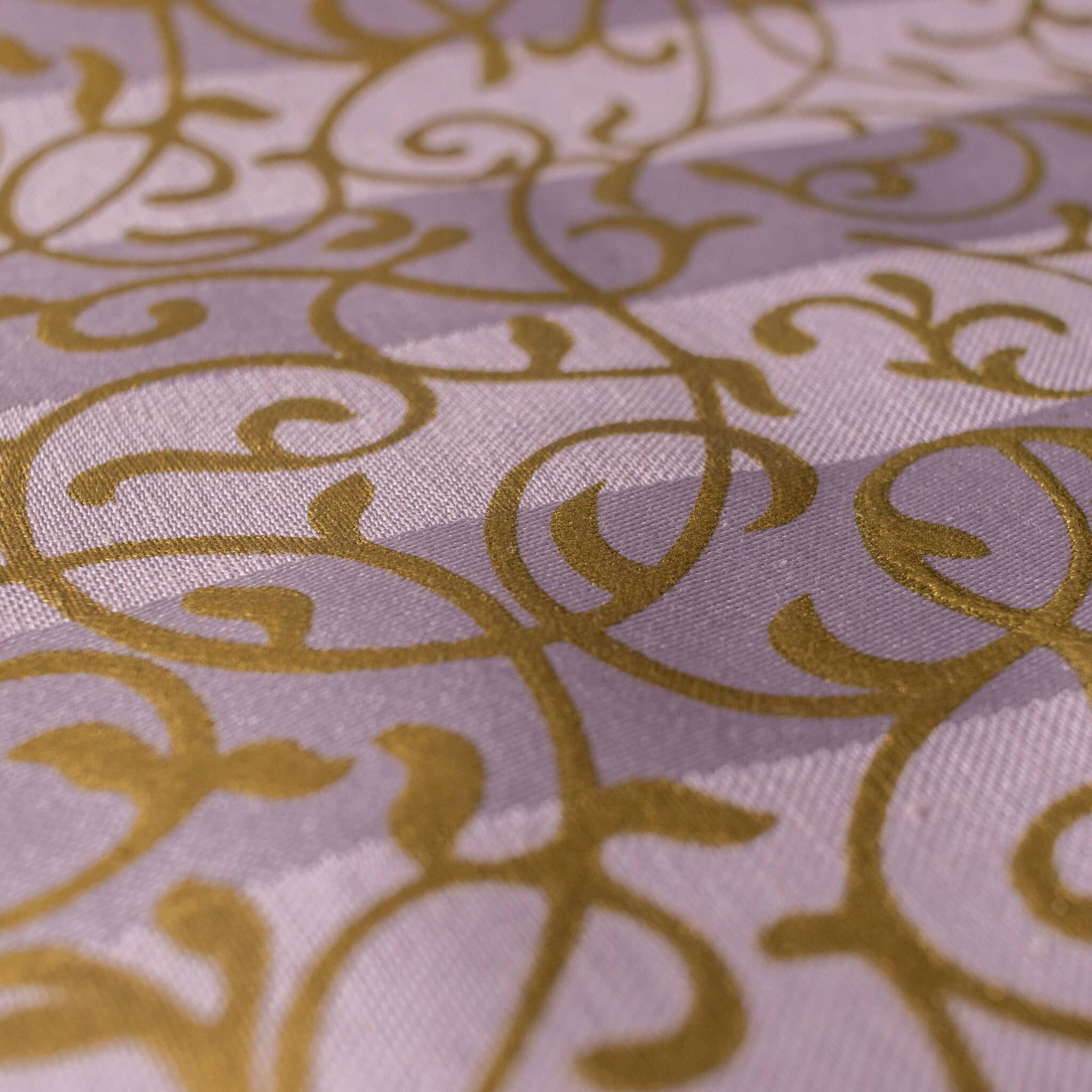 Tarot Cloth – Deviant Lilac Scroll (80x80)